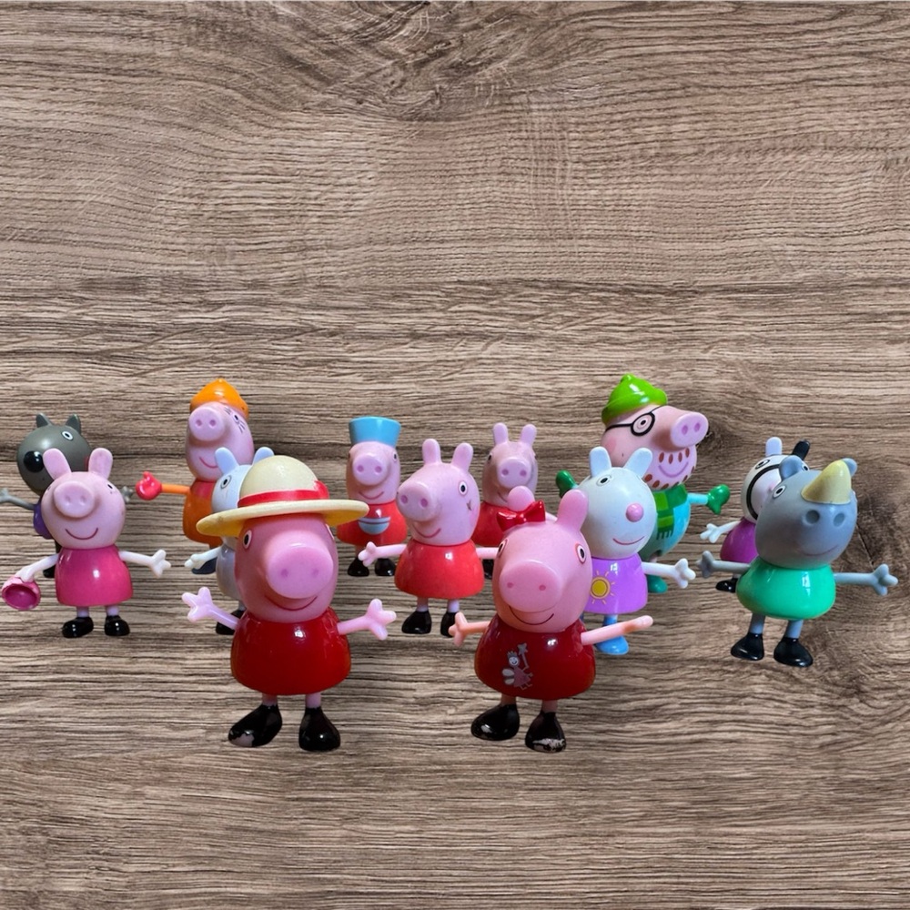Lot of 13 Peppa Pig Family & Friends Toys Figures - Picture 2 of 6